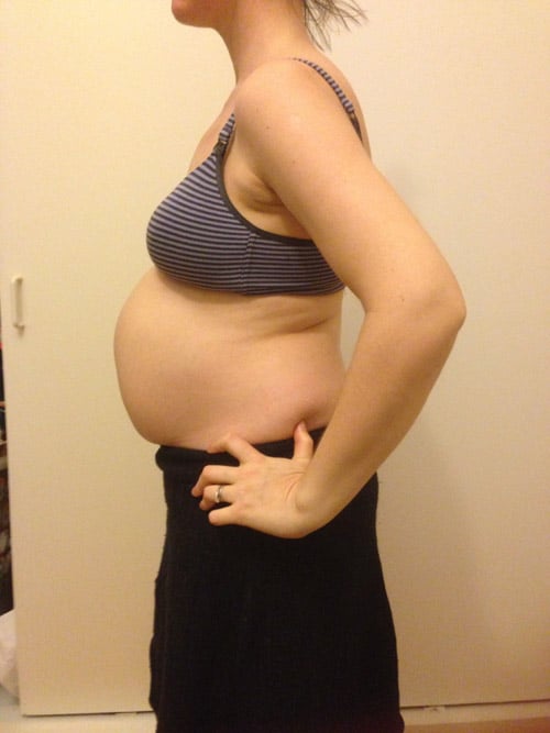 24 неделя б. Живот на 6 месяце беременности. Живот на 24 неделе беременности. Живот беременной на 24 неделе.