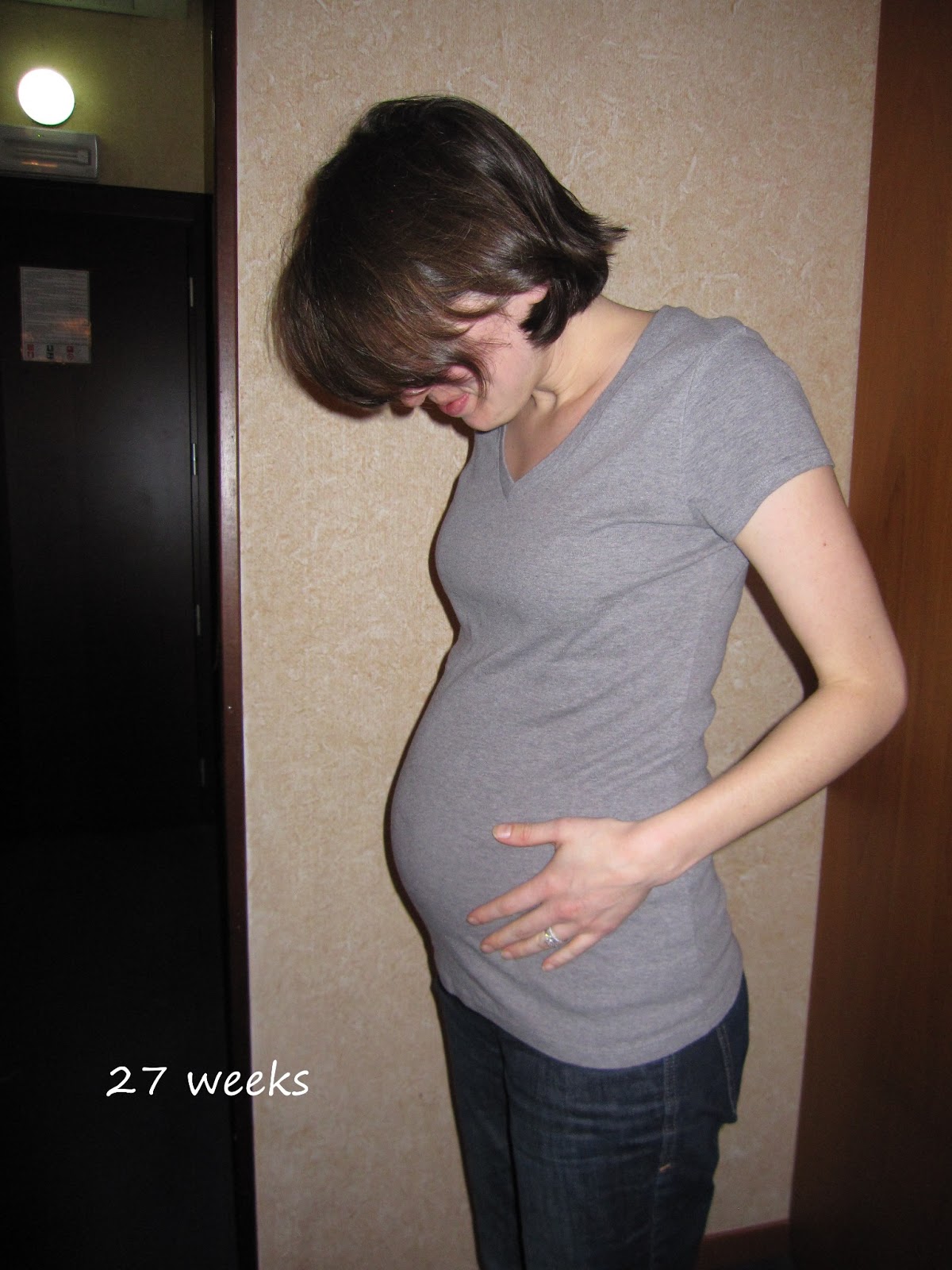 26 недель живот внизу. Живот на 27тнеделе беременности. Живот на 27 неделе. Живот беременной на 27 неделе.