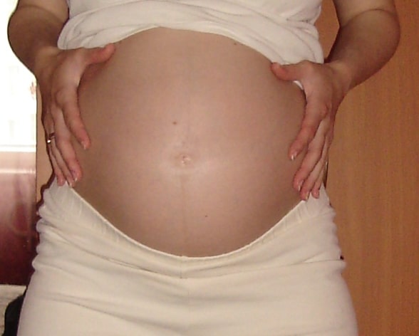 32 недели беременности сильно. Живот на 32 неделе беременности. Живот беременной в 32 недели. Животик на 32 неделе беременности.