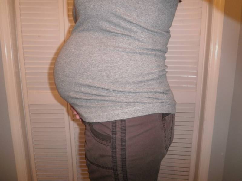 Маленький живот у беременной. Живот беременной на 9 неделе. Живот на 6 месяце. Живот на 6 месяце беременности. Беременный живот на 6 месяце.