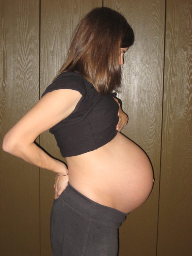 38 недель фото. Живот на 38 неделе беременности. Животик на 40 неделе беременности. Беременный живот 40 недель.