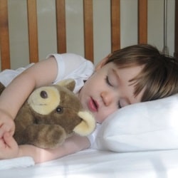 «Спи спокойно», или как избавится от проблем со сном у детей раннего возраста