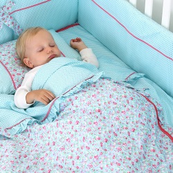 Постельное бельё для новорожденного в кроватку.