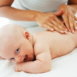 Делаем массаж новорожденному