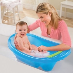 Покупаем ванночку для купания новорожднного на что обратить внимание и какую модель выбрать
