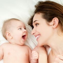 Когда новорожденные начинают слышать?