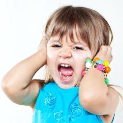Капризы у детей раннего возраста: как правильно реагировать на слезы и детские истерики?