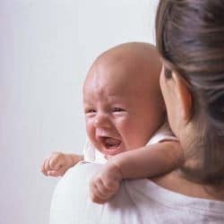 Как успокоить плачущего младенца: метод Харви Карпа